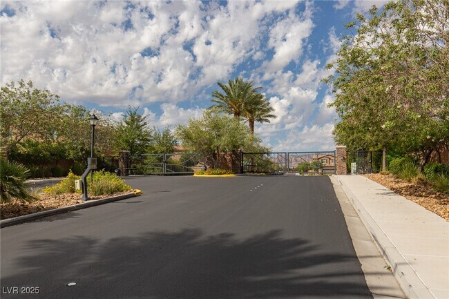 Building Photo - 888 Royal Amethyst Way