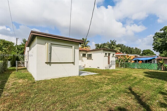 Building Photo - 1078 NE 157th St