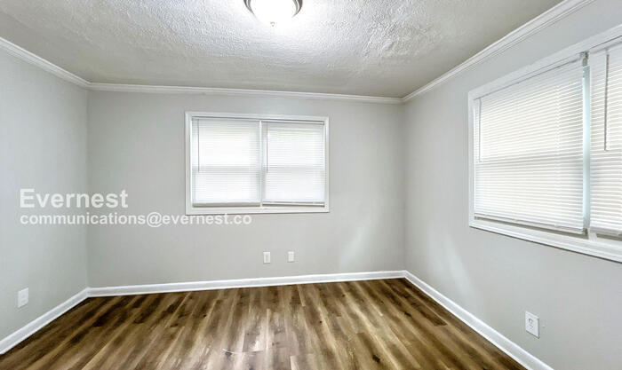 Building Photo - 2168 Rexford Dr