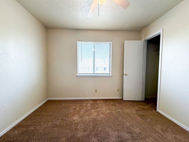 Building Photo - 2607 Bluebonnet Dr