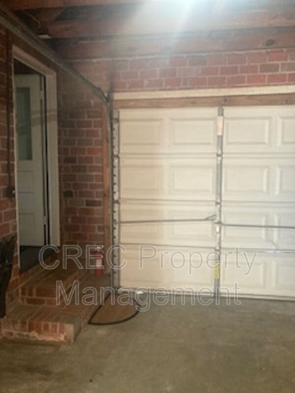 Building Photo - 9 Penn Ave