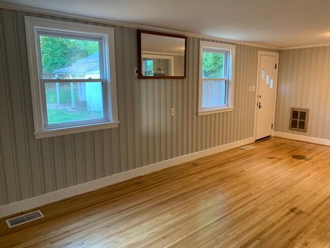 Den - 166 Montague St