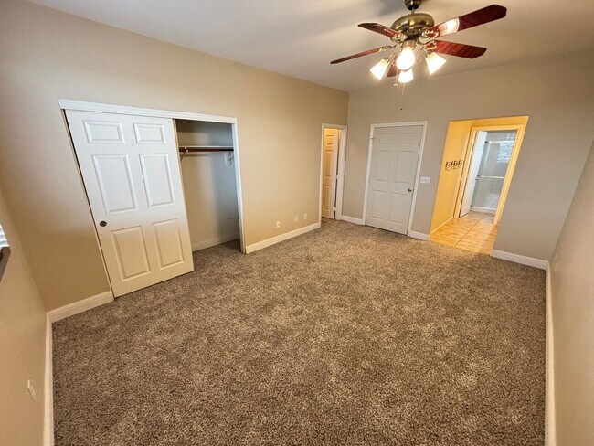 Building Photo - Modern 3Bed/3Bath Two Story Home located i...
