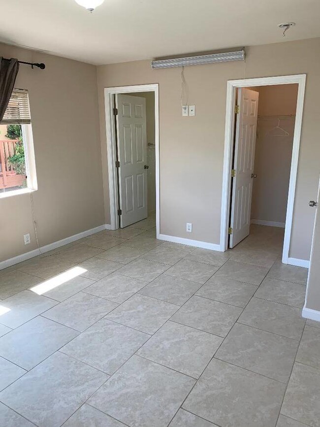 Primary Photo - 3 bedroom, 2 bathroom, 1 parking in Salt L...