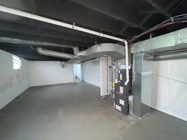 Building Photo - 26 W Beechwood Ave