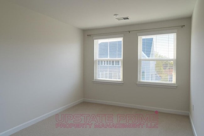 Building Photo - 340 Lograto Ln