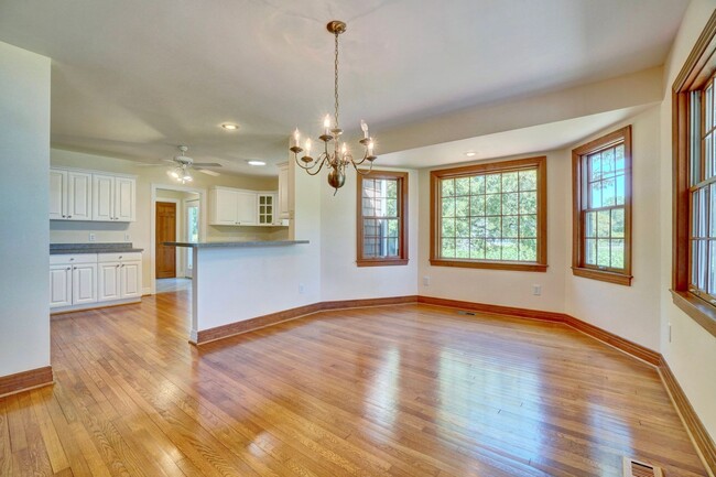 Building Photo - Waterfront Home on 1 Acre Treed Lot, 4/2 +...