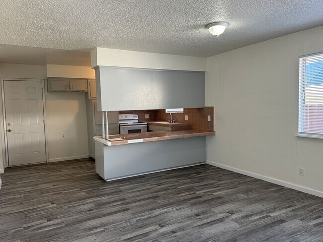 Building Photo - 309 Cordova Ln