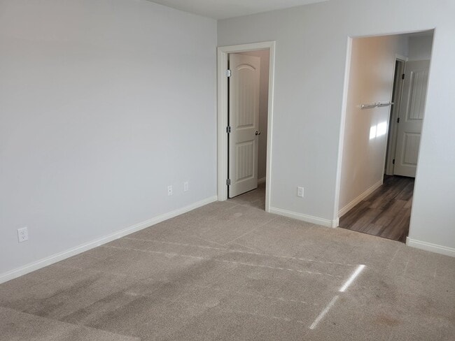 Building Photo - Beautiful 4 Bedroom Home in Southwest Vegas!