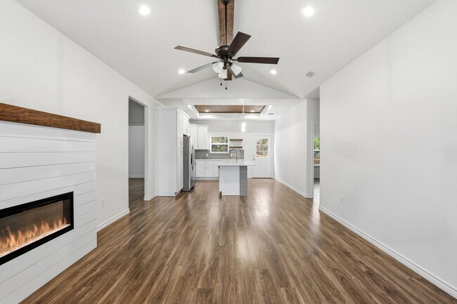 Building Photo - 5718 Barkridge Dr