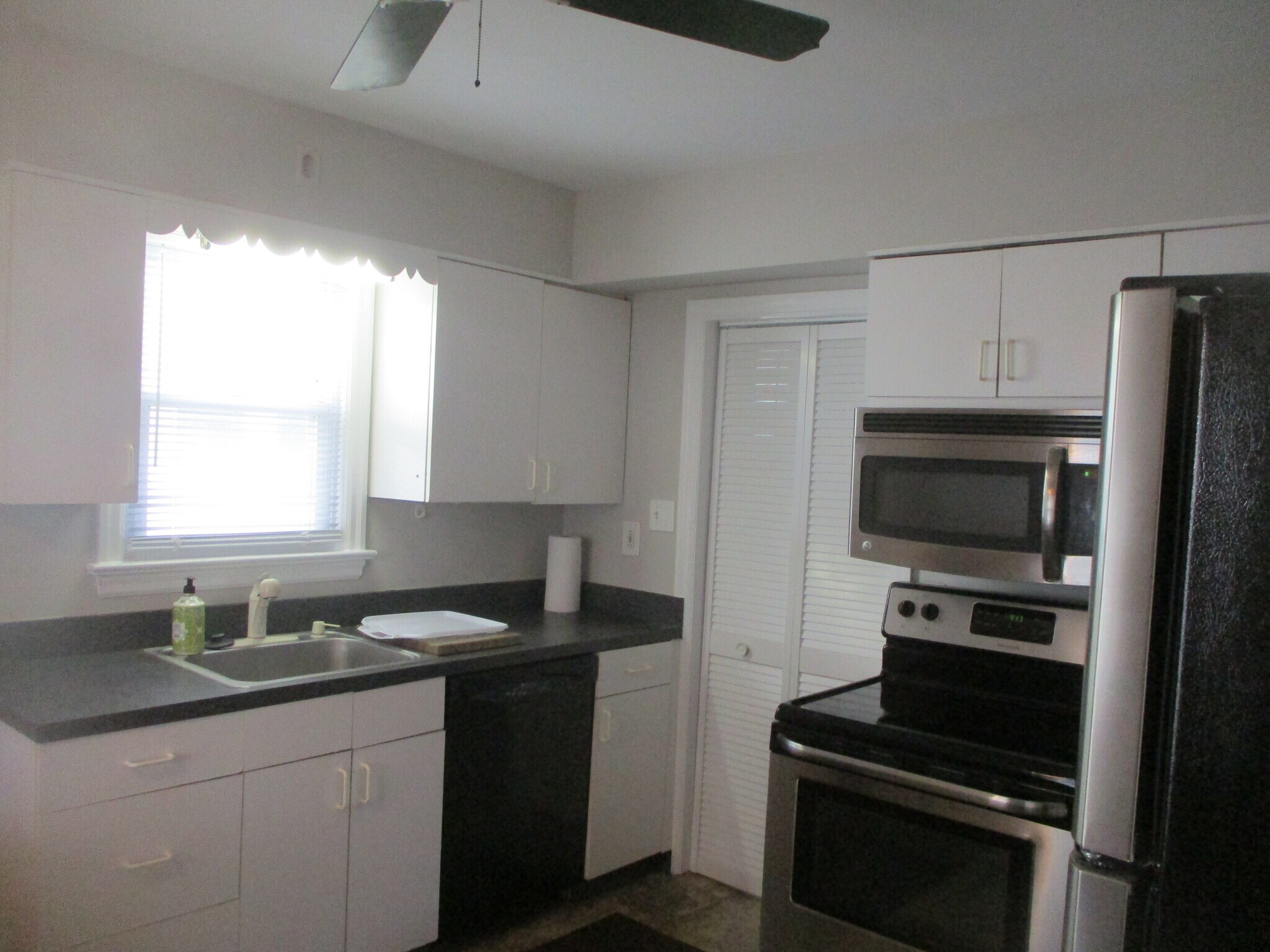 Kitchen - 11 S Gladstone Ave