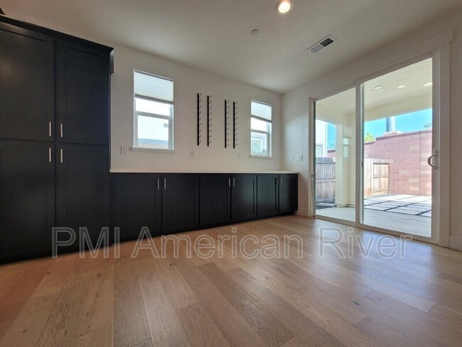 Building Photo - 12773 Tower Beach Way