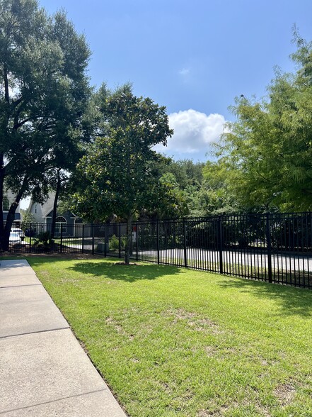 Rear Fenced-In Yard - 1 Commercial Row