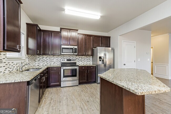 Building Photo - 175 Leland Ln