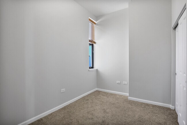 Building Photo - 1464 S Michigan Ave