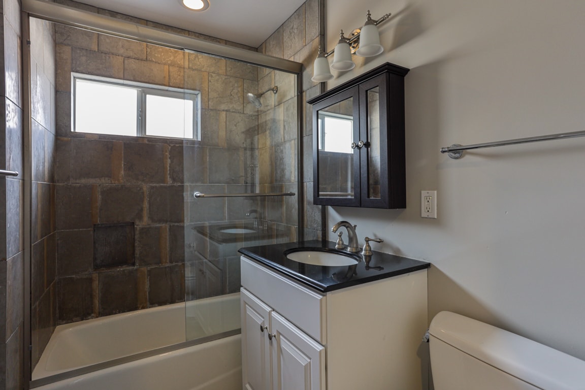 Private Master Bathroom - 5907 Yarmouth Ave