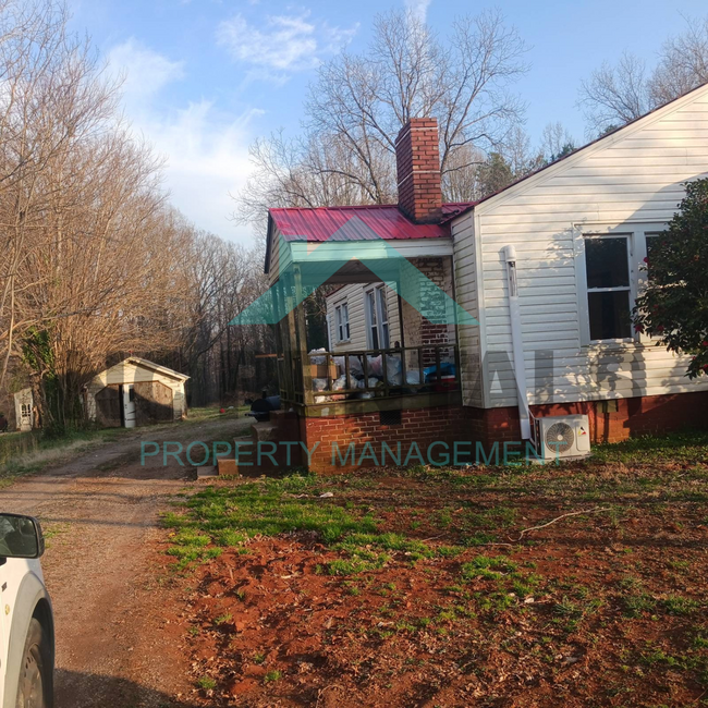 Building Photo - Coming soon! Charming Home Renovated at Mo...