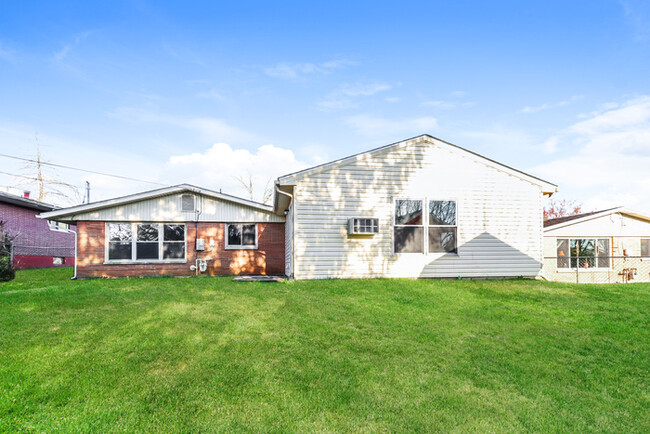 Building Photo - 3 Bedroom Dayton Home