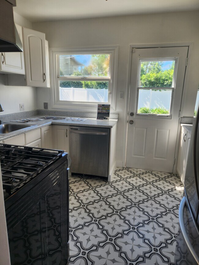 Building Photo - 17832 Rhoda St