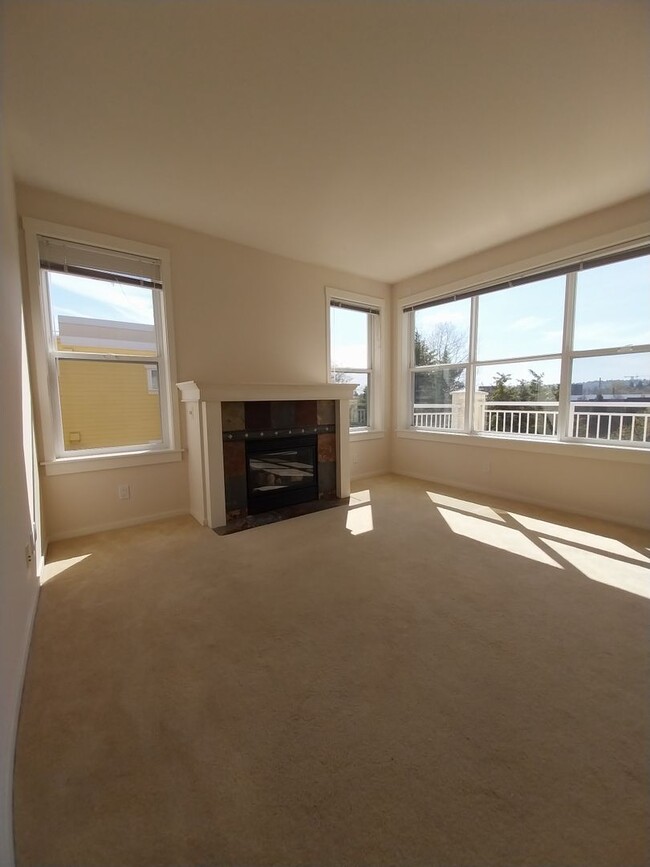 Building Photo - Beautiful 2 beds/1.75 baths condo in sough...