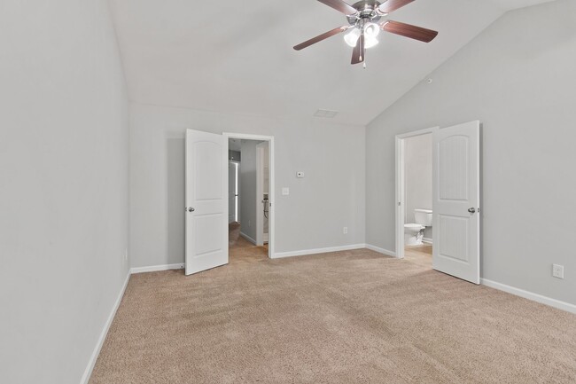 Building Photo - 3 Bedroom Townhome in Jonesboro!