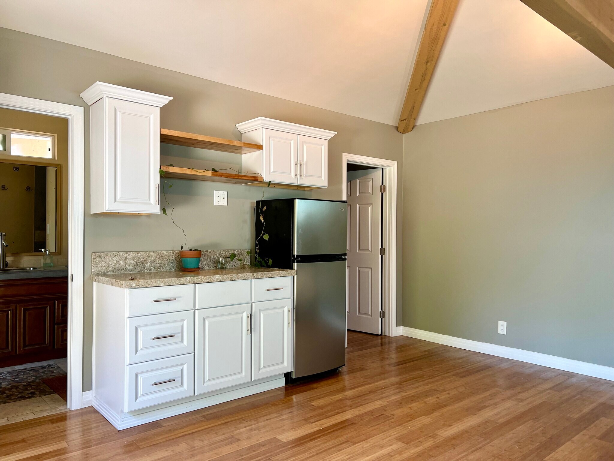 Building Photo - 10748 Charnock Rd