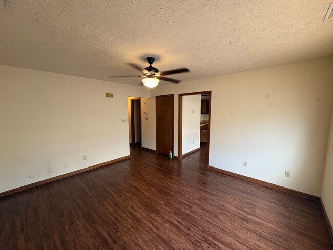 Building Photo - 5925 Labonte Dr
