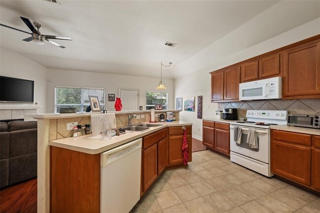 Building Photo - 1002 Castile Rd