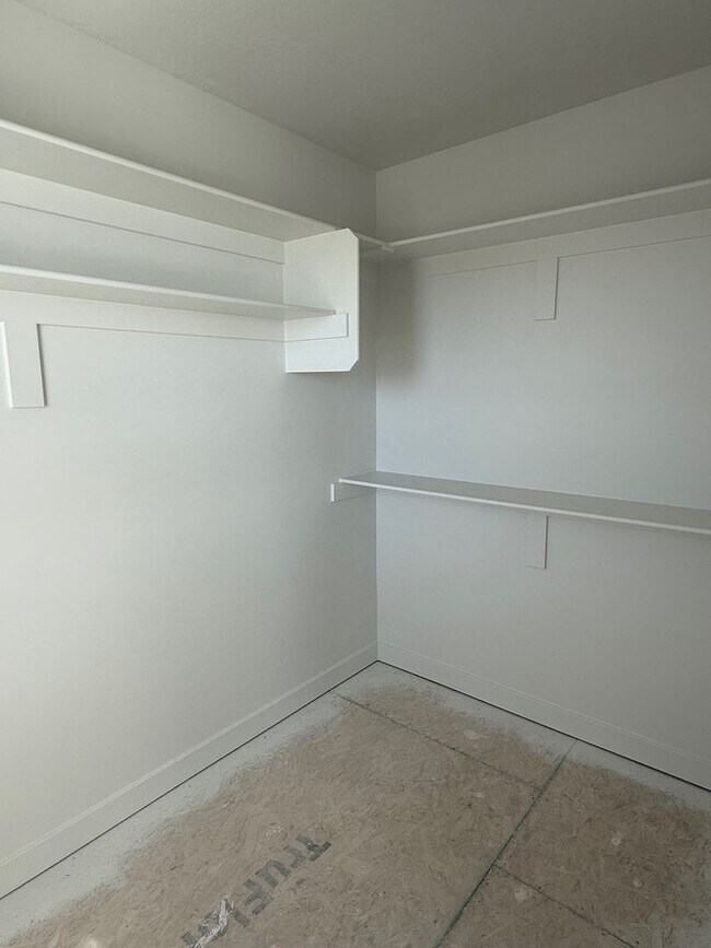 Building Photo - Half off first months rent - Beautiful new construction town home