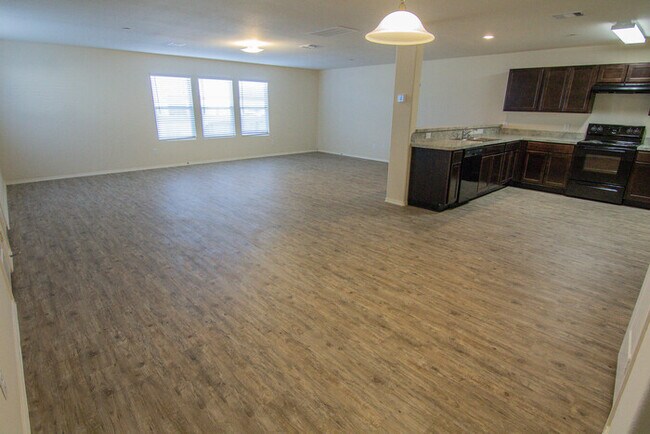 Building Photo - Oakwood Forest - 2117 Oakwood Forest Drive...