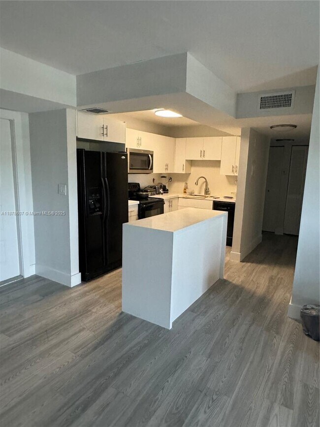 Building Photo - 3720 N Pine Island Rd