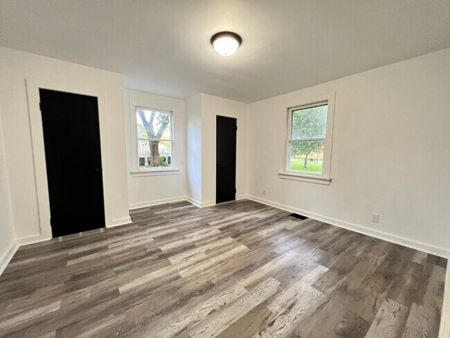 Building Photo - 3201 Fairfield Ave