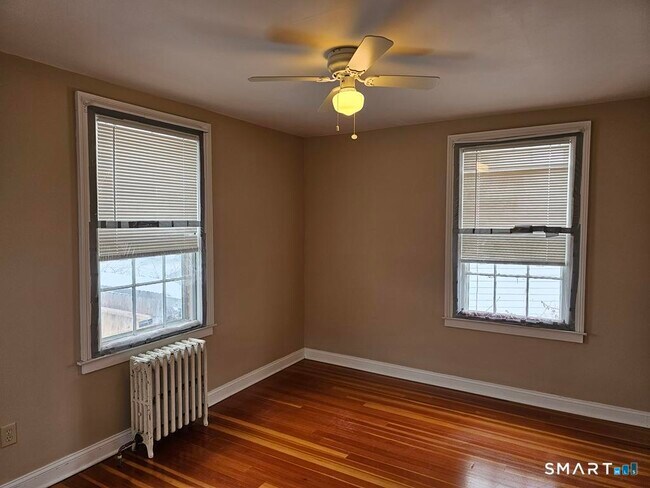 Building Photo - 19 Howard Ave