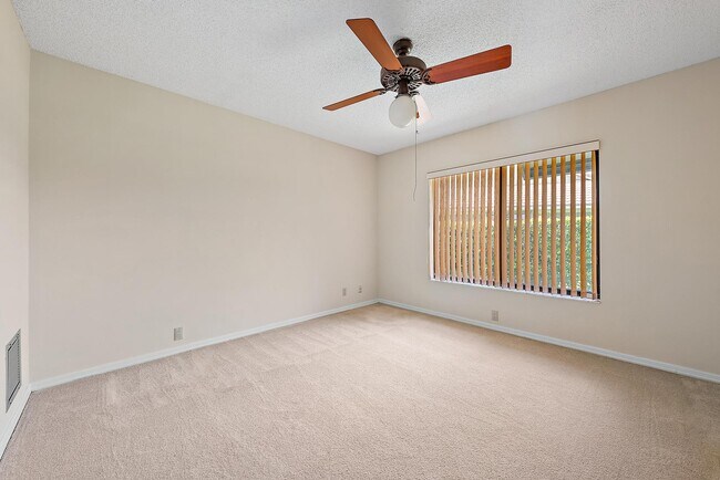 Building Photo - 18 Glencairn Rd
