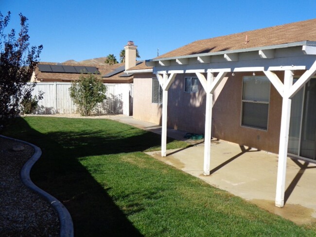 Building Photo - Beautiful One Story Home in Rosamond in Ex...