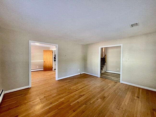 Building Photo - 818 S Park Dr