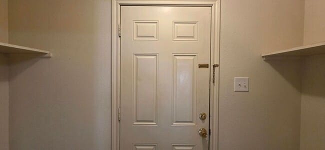 Building Photo - Available Now! Spacious 2 Bedroom 2 Bath Duplex in Longview!