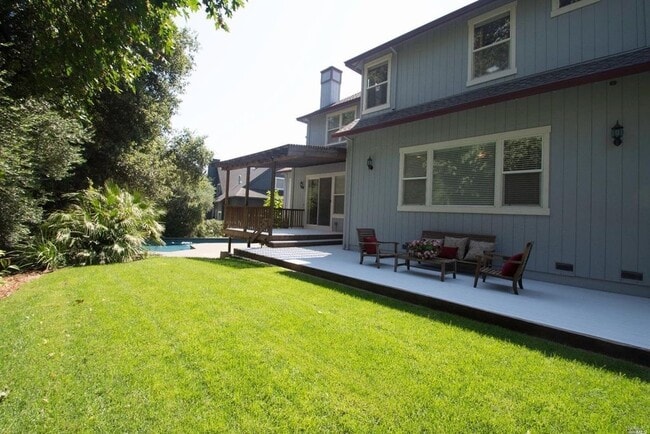 Building Photo - Beautifully Updated 5 Bedroom, 4 Bath Home...