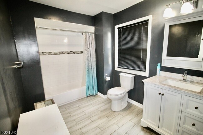 Building Photo - 22 Rockland Terrace