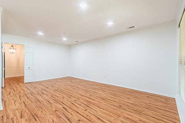 Building Photo - 9133 Villa Park Cir