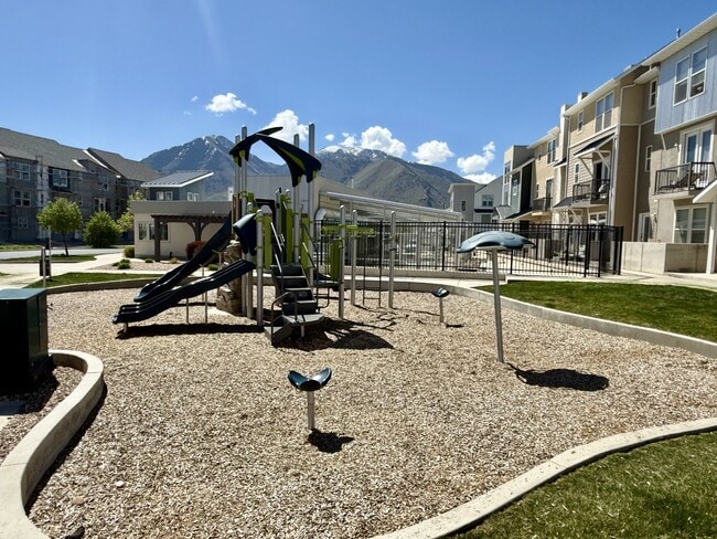 Building Photo - 1063 S 2560 E