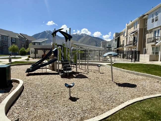 Building Photo - 1063 S 2760 E