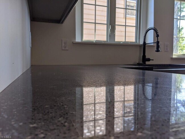 Building Photo - 3553 Ingleside Rd