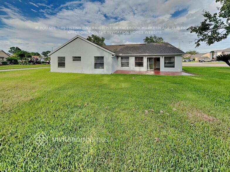 Building Photo - 2206 Fairmont Cir