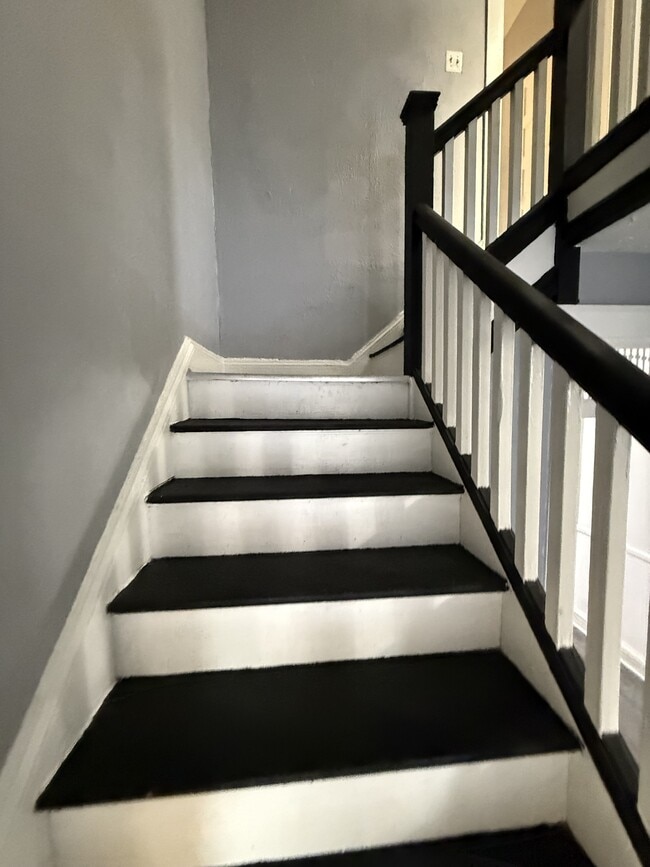 Building Photo - 501 Lyndhurst St