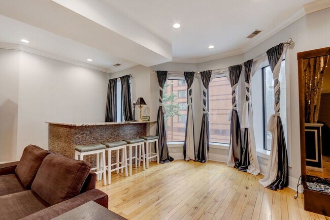 Building Photo - 22 W Ontario St