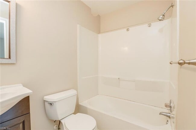 Building Photo - 578 Peregrine St