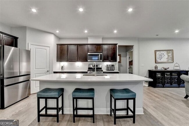 Building Photo - 811 Pineberry Ct