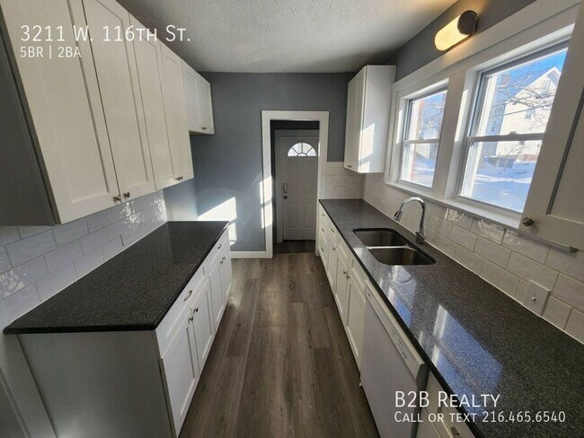 Building Photo - 3211 W 116th St