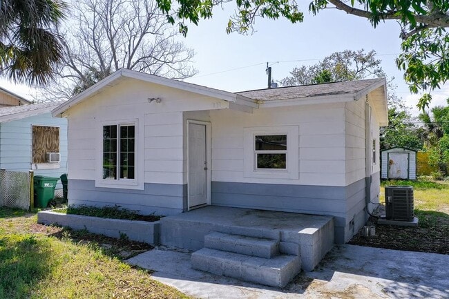 Primary Photo - 519 Williams St
